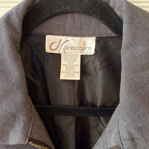 Dress Barn gray suit jacket. Size 1X - Picture 6 of 9